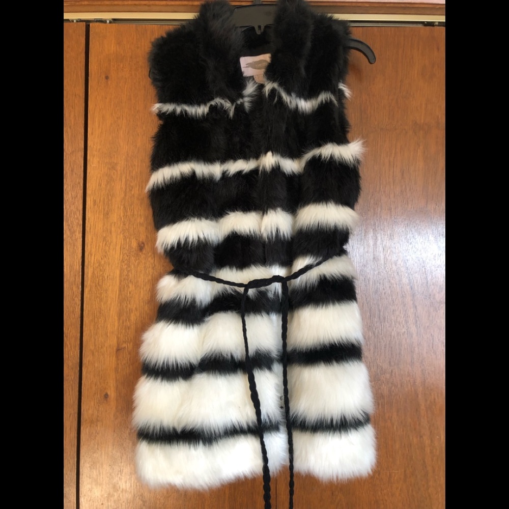 Black and White Sleeveless Jacket